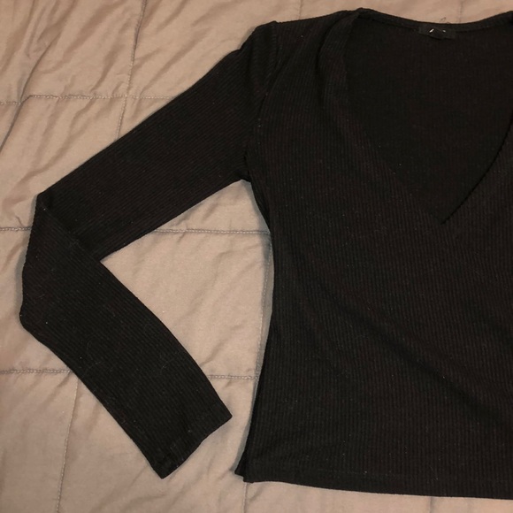 V-neck top - Picture 2 of 3